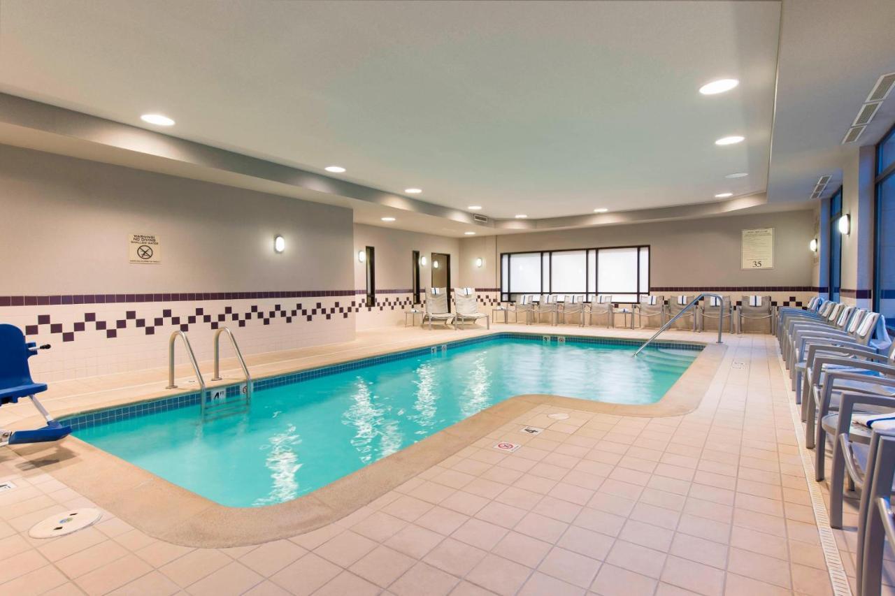 Springhill Suites Grand Rapids North Уолкер Экстерьер фото
