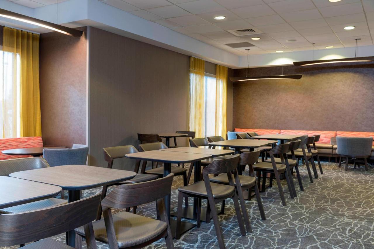 Springhill Suites Grand Rapids North Уолкер Экстерьер фото