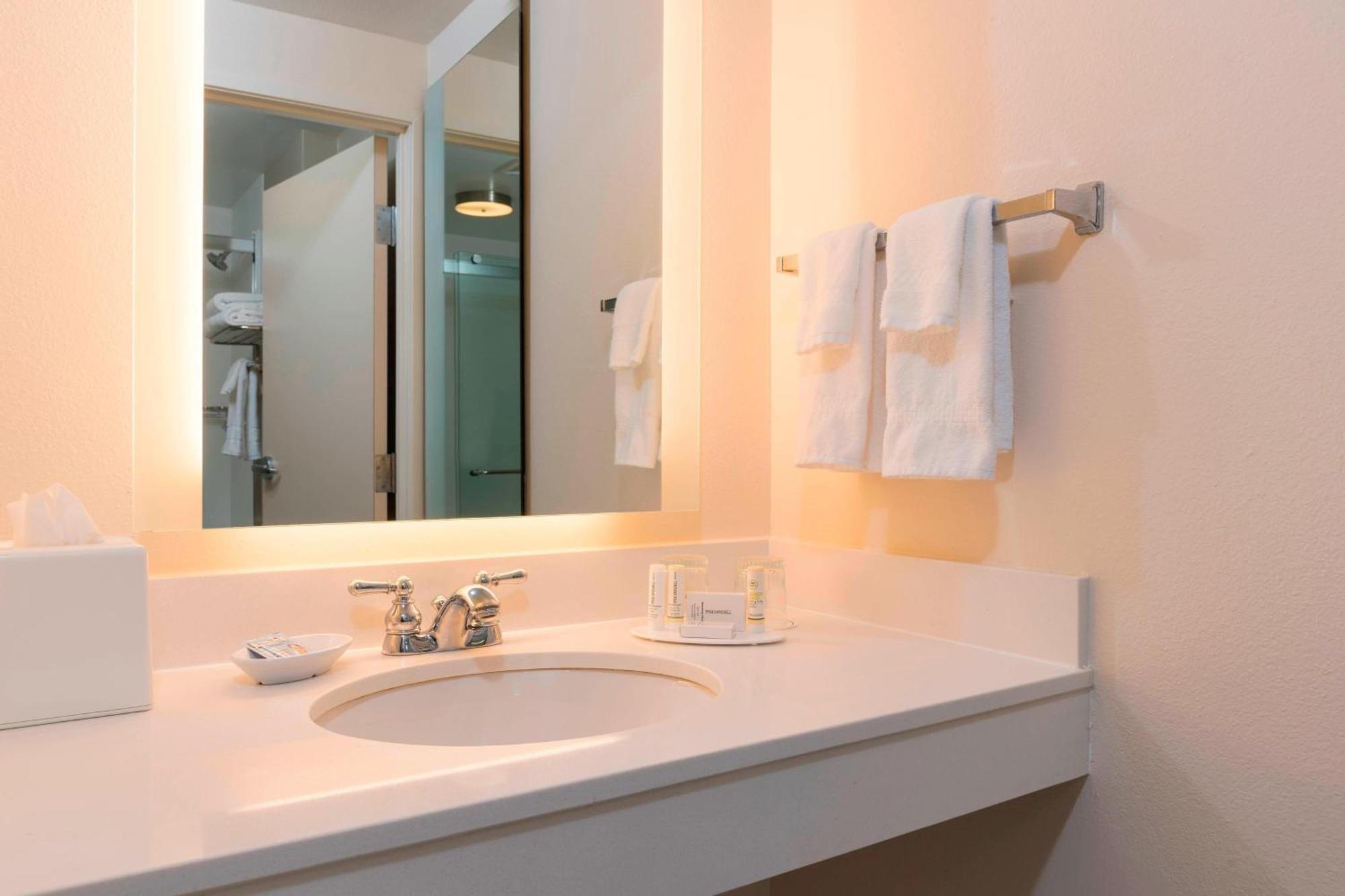 Springhill Suites Grand Rapids North Уолкер Экстерьер фото