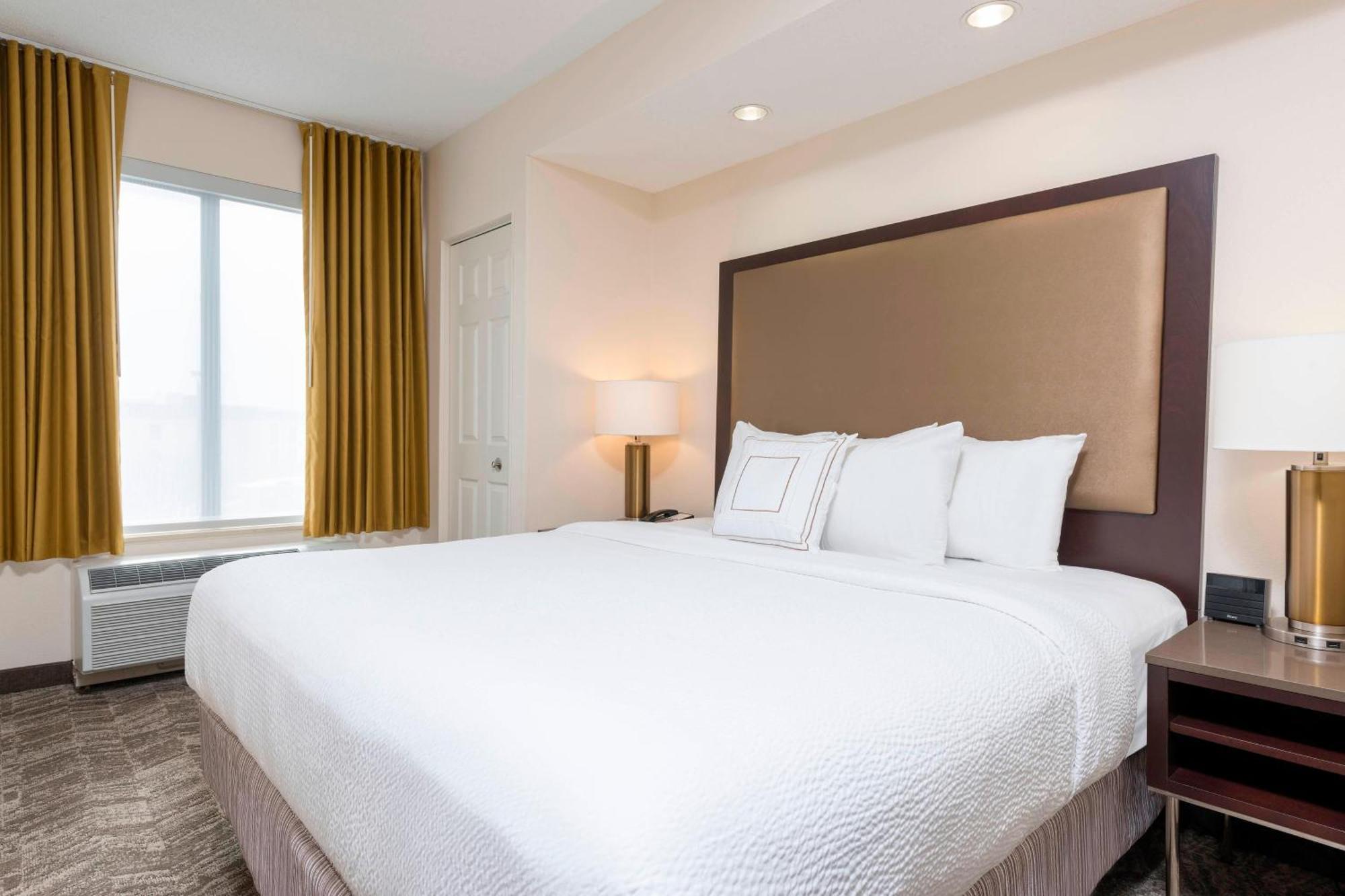 Springhill Suites Grand Rapids North Уолкер Экстерьер фото