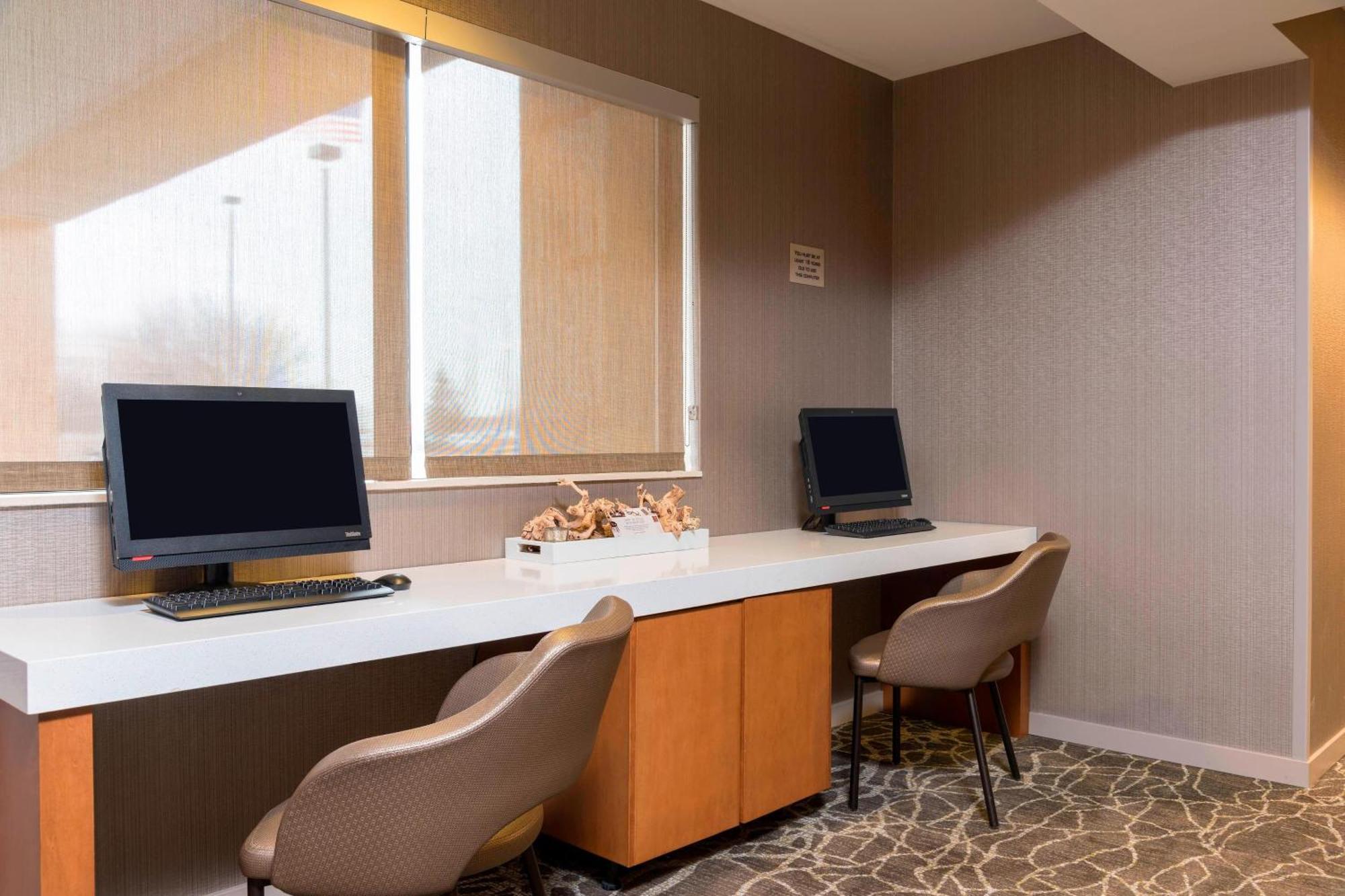 Springhill Suites Grand Rapids North Уолкер Экстерьер фото