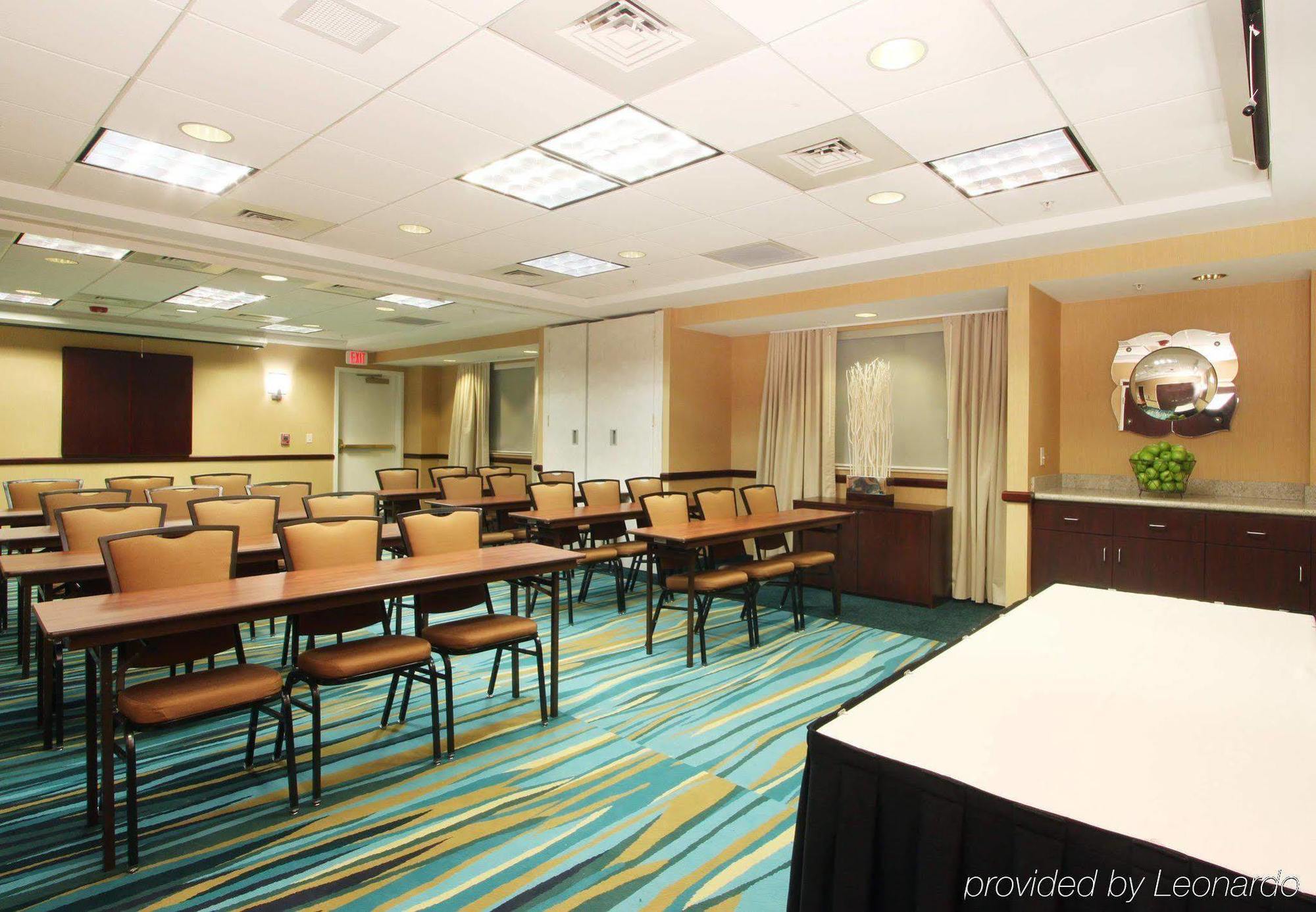 Springhill Suites Grand Rapids North Уолкер Экстерьер фото