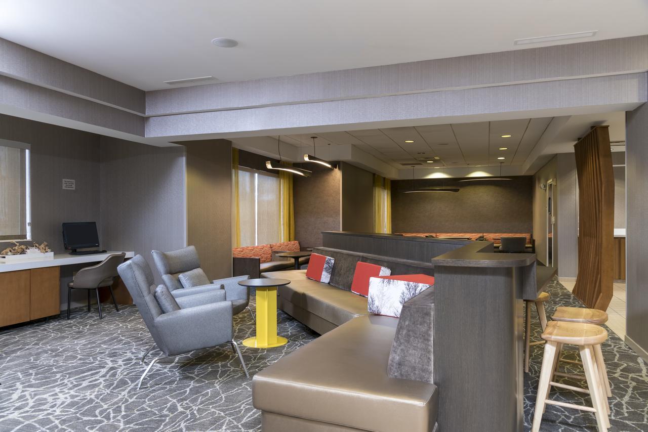 Springhill Suites Grand Rapids North Уолкер Экстерьер фото