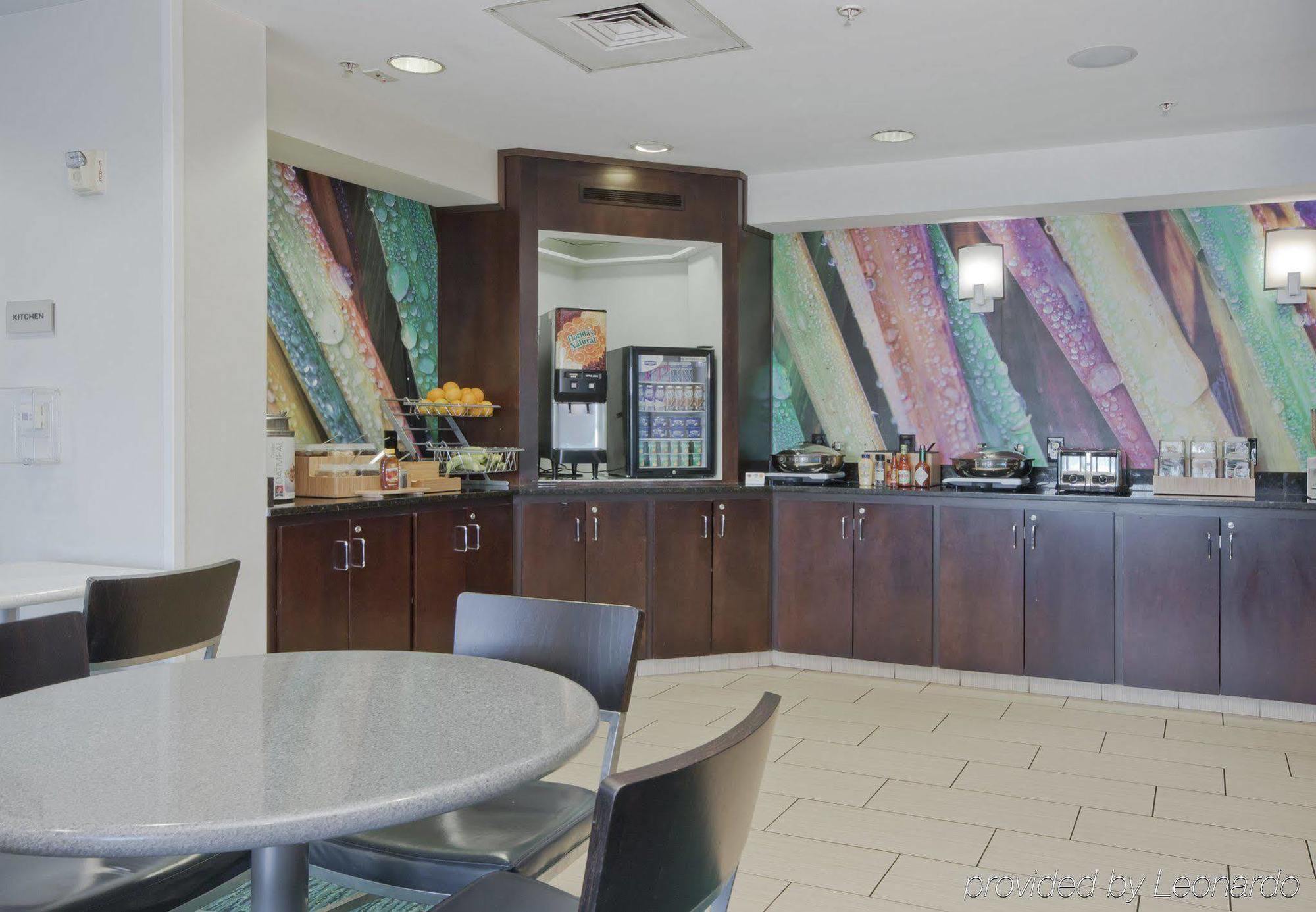 Springhill Suites Grand Rapids North Уолкер Экстерьер фото