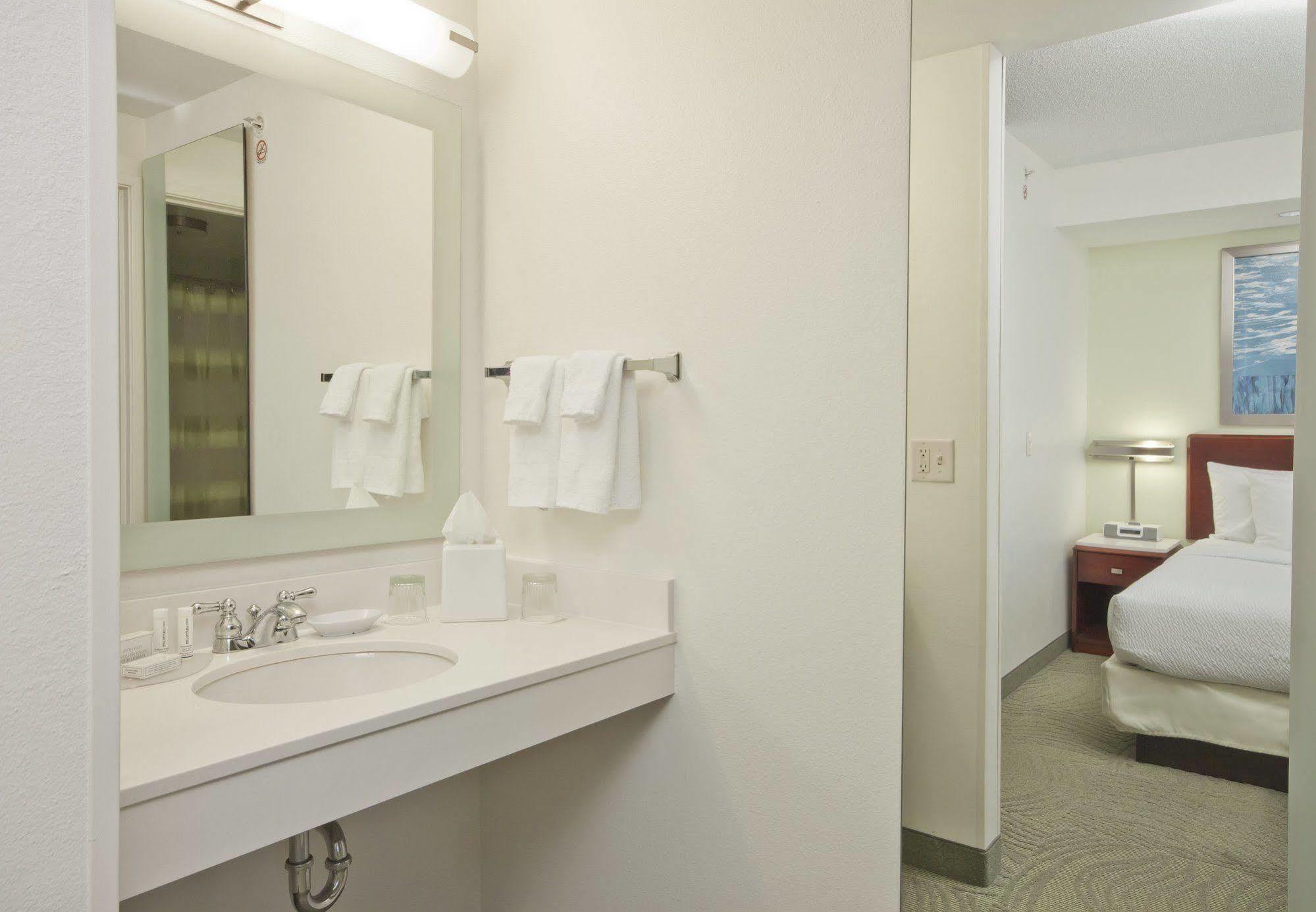 Springhill Suites Grand Rapids North Уолкер Экстерьер фото