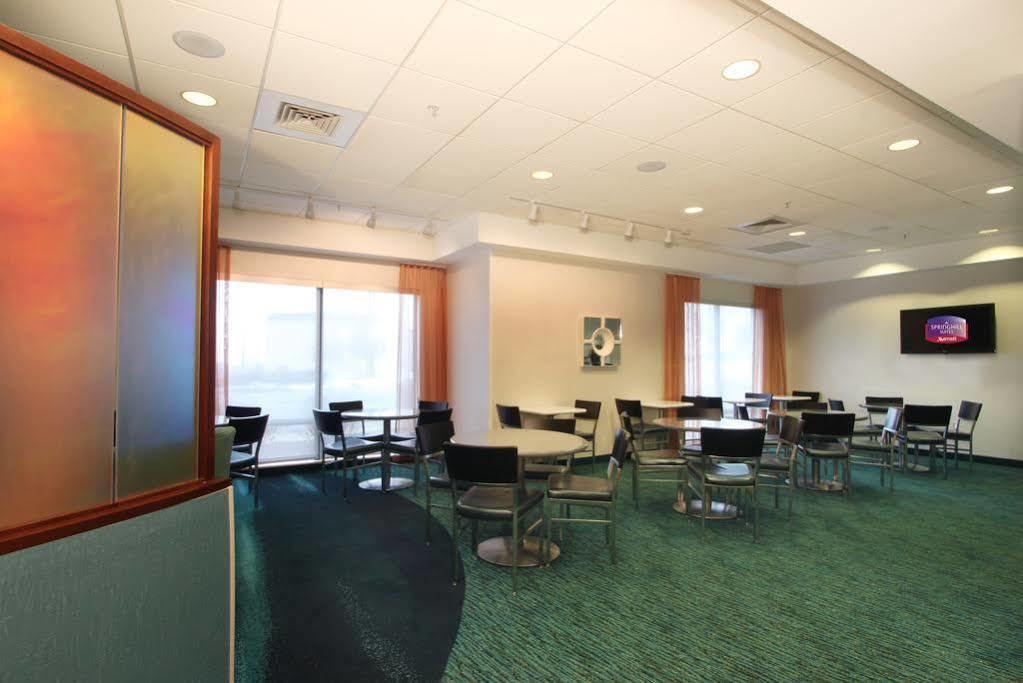 Springhill Suites Grand Rapids North Уолкер Экстерьер фото