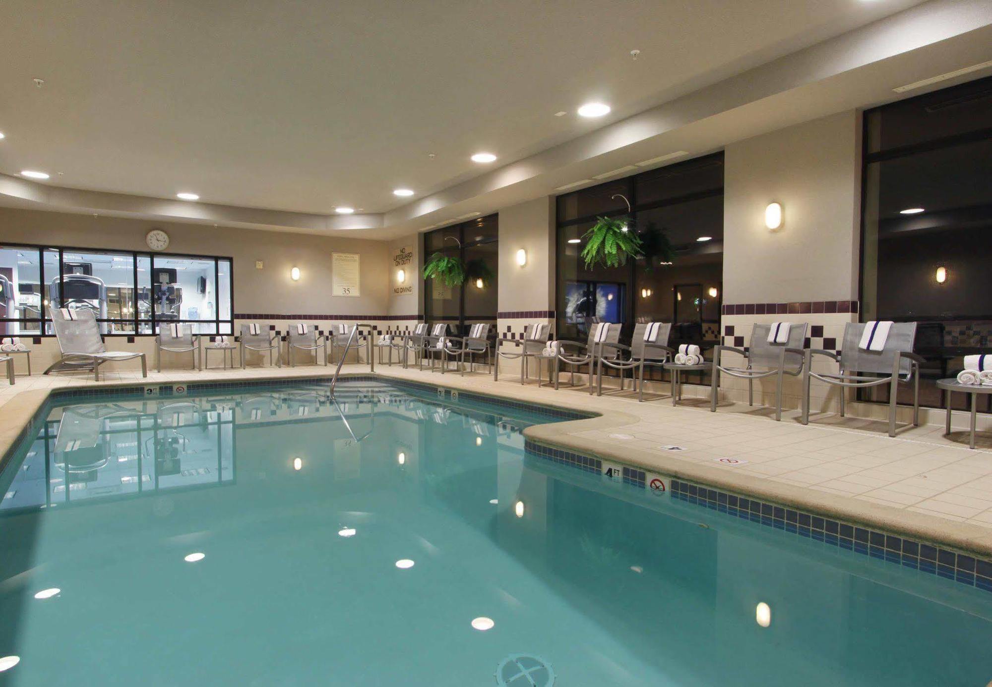 Springhill Suites Grand Rapids North Уолкер Экстерьер фото