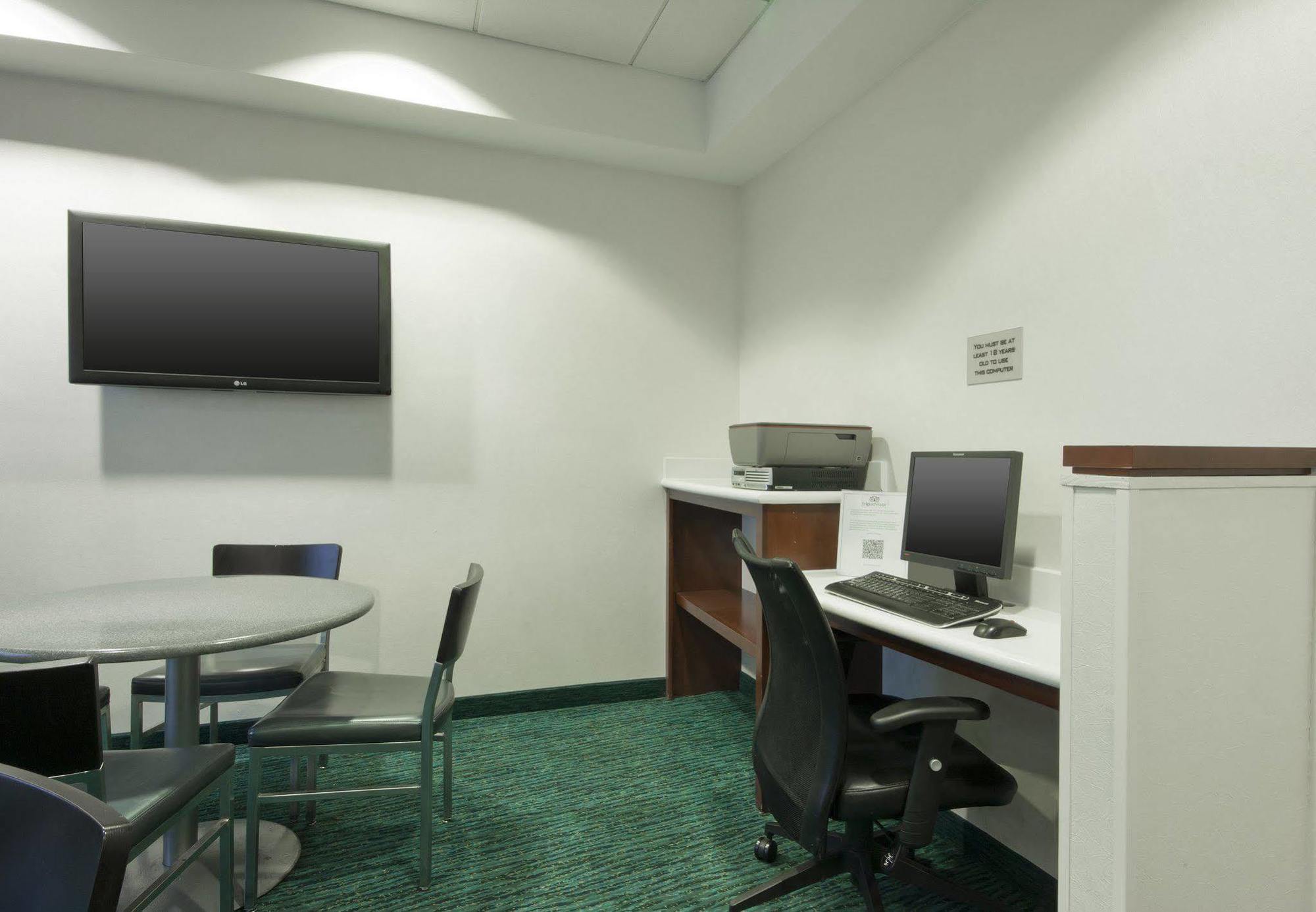 Springhill Suites Grand Rapids North Уолкер Экстерьер фото